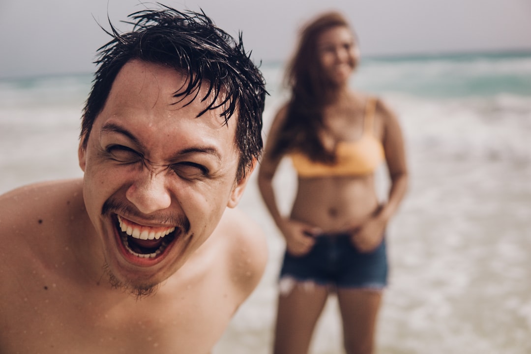 Kritik in Beziehungen: Humor rettet mehr Beziehungen